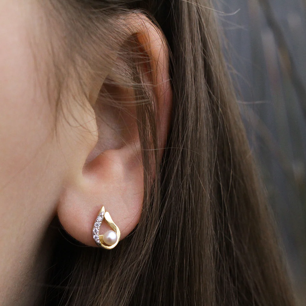 9ct Yellow Gold Freshwater Pearl 3.5-4mm & Zirconia Studs - Image 2