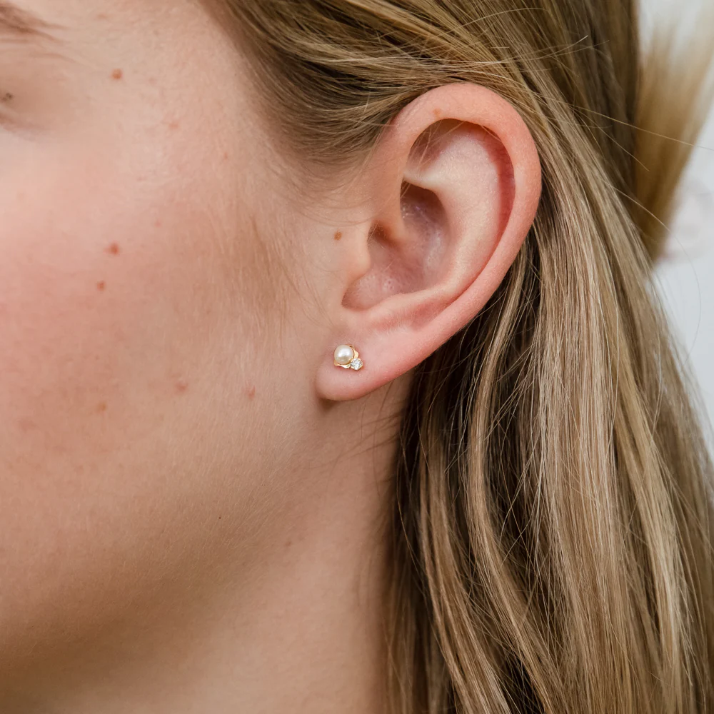 9ct Yellow Gold Freshwater Pearl and Zirconia Studs - Image 2