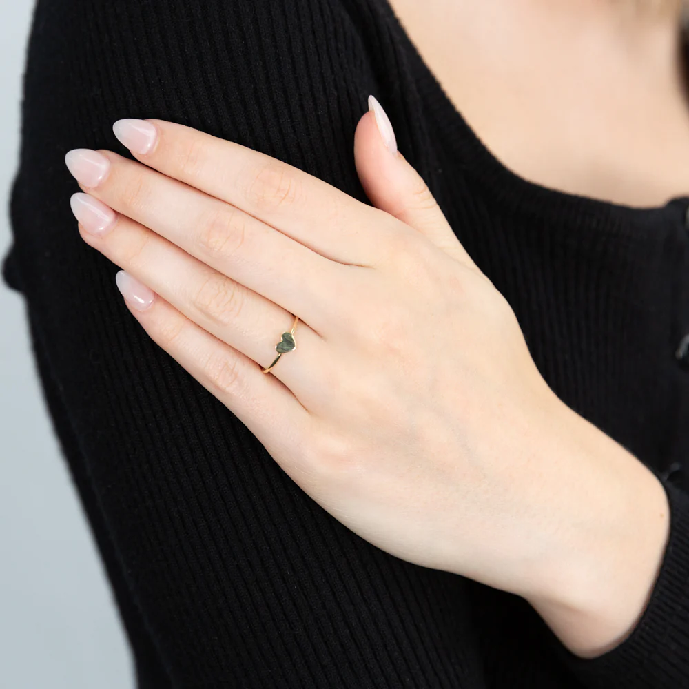 9ct Yellow Gold Heart Shape Ring - Image 3
