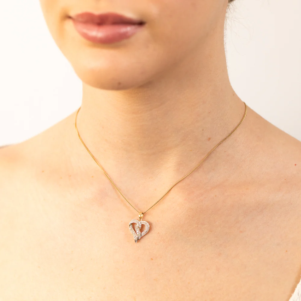 9ct Yellow Gold Heart Shaped Pendant in 14 Diamonds - Image 2