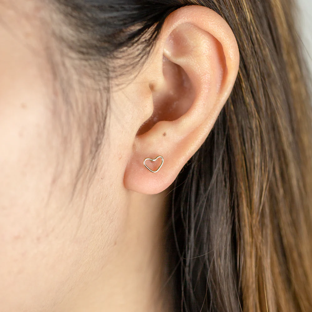 9ct Yellow Gold Heart Stud Earrings - Image 2