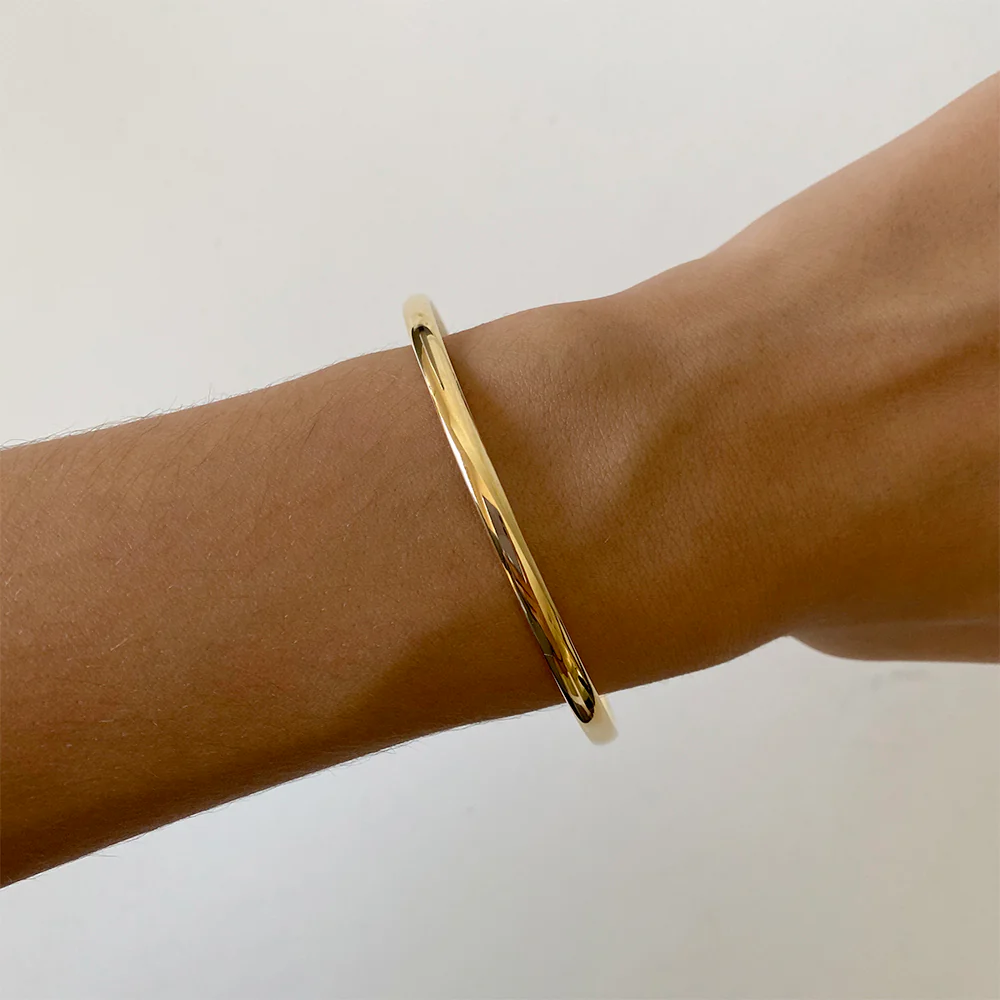 9ct Yellow Gold Hollow 4mm x 65mm Bangle - Image 3