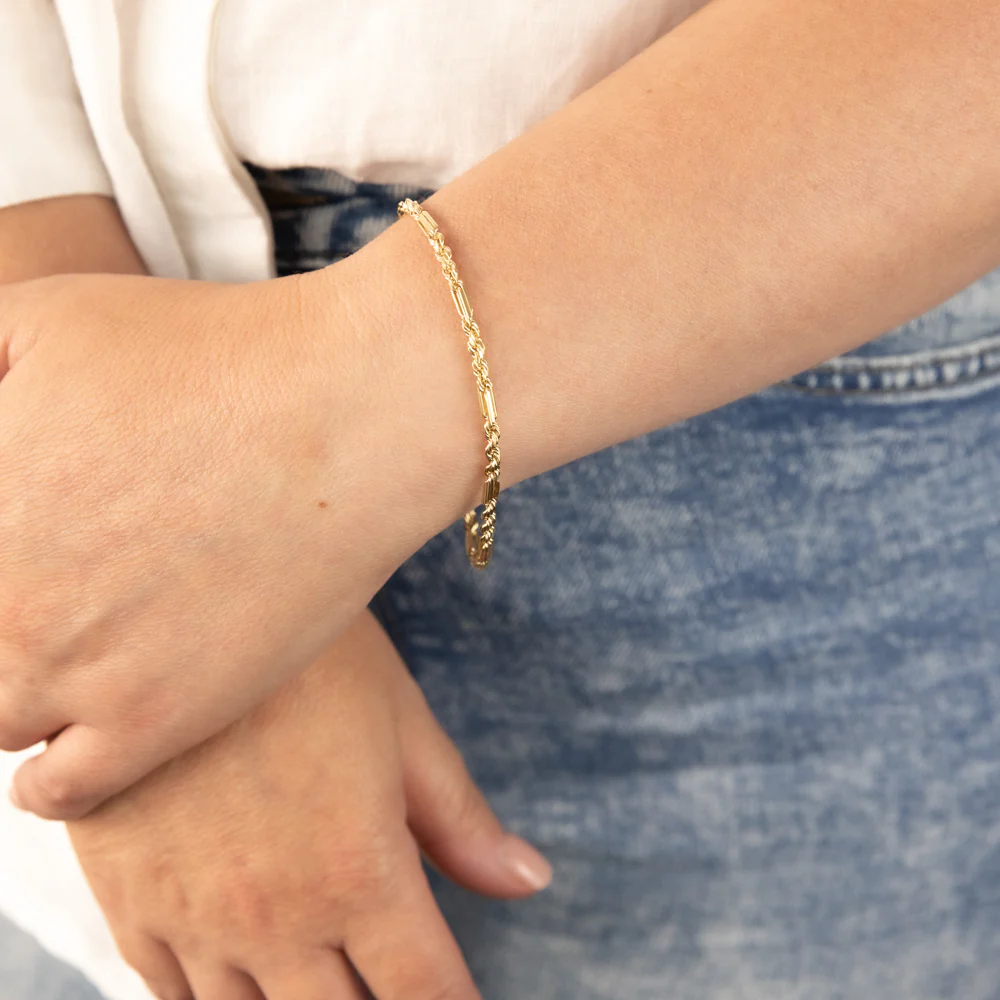 9ct Yellow Gold Hollow Diamond Cut Figarope 18.5cm Bracelet - Image 3