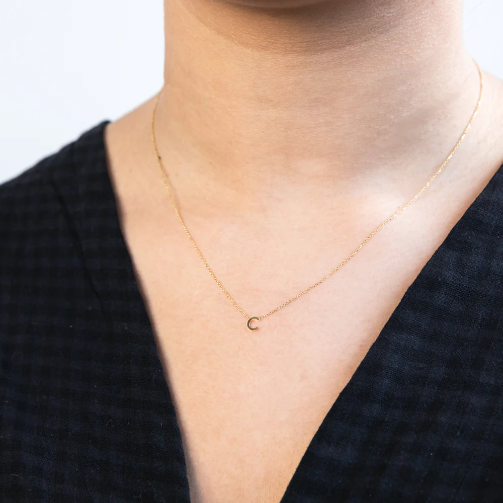 9ct Yellow Gold Initial "C" Pendant on 43cm Chain - Image 2