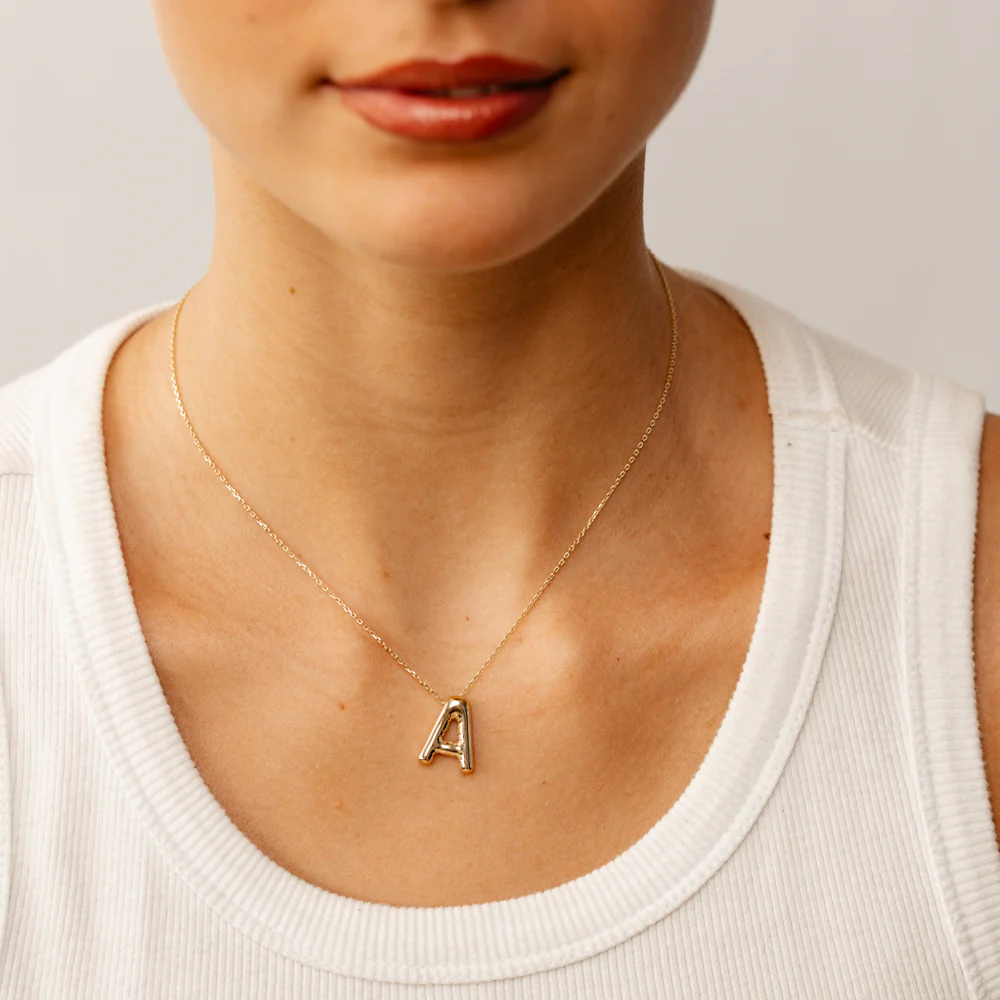 9ct Yellow Gold Initial 'E' Puffed Pendant on 43cm Chain - Image 2