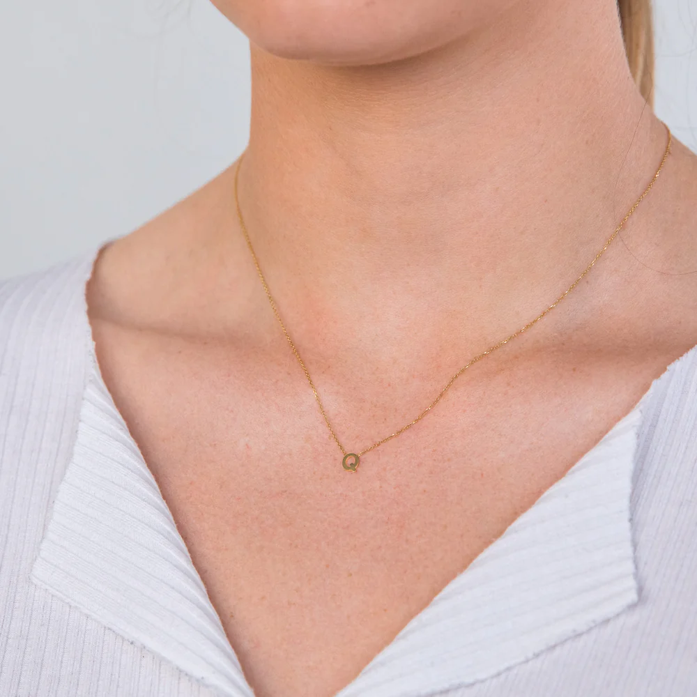 9ct Yellow Gold Initial "Q" Pendant on 43cm Chain - Image 2