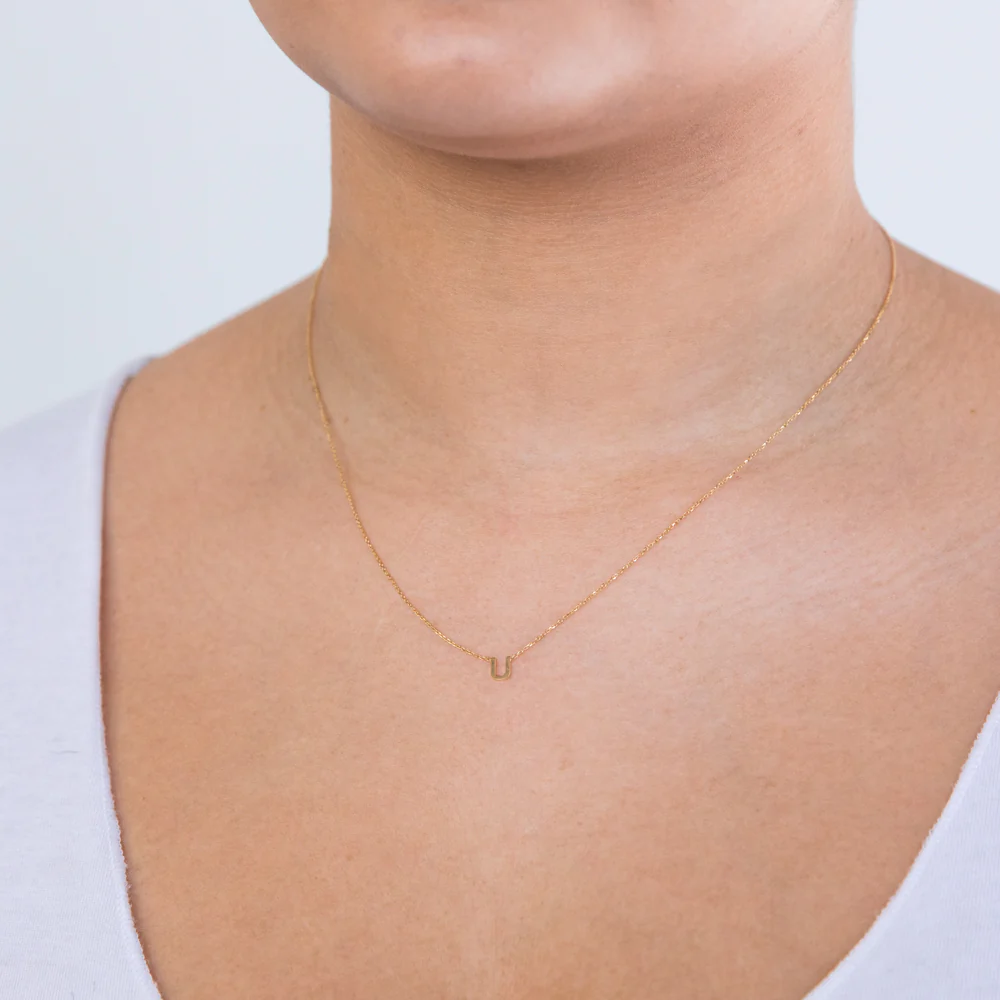 9ct Yellow Gold  Initial "U" Pendant On 43cm Chain - Image 2