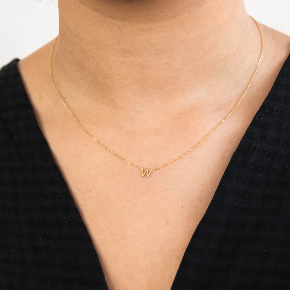 9ct Yellow Gold Initial "W" Pendant on 43cm Chain - Image 2