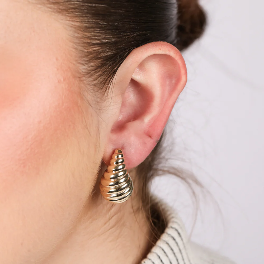 9ct Yellow Gold Large Shell Teardrop Stud Earrings - Image 2