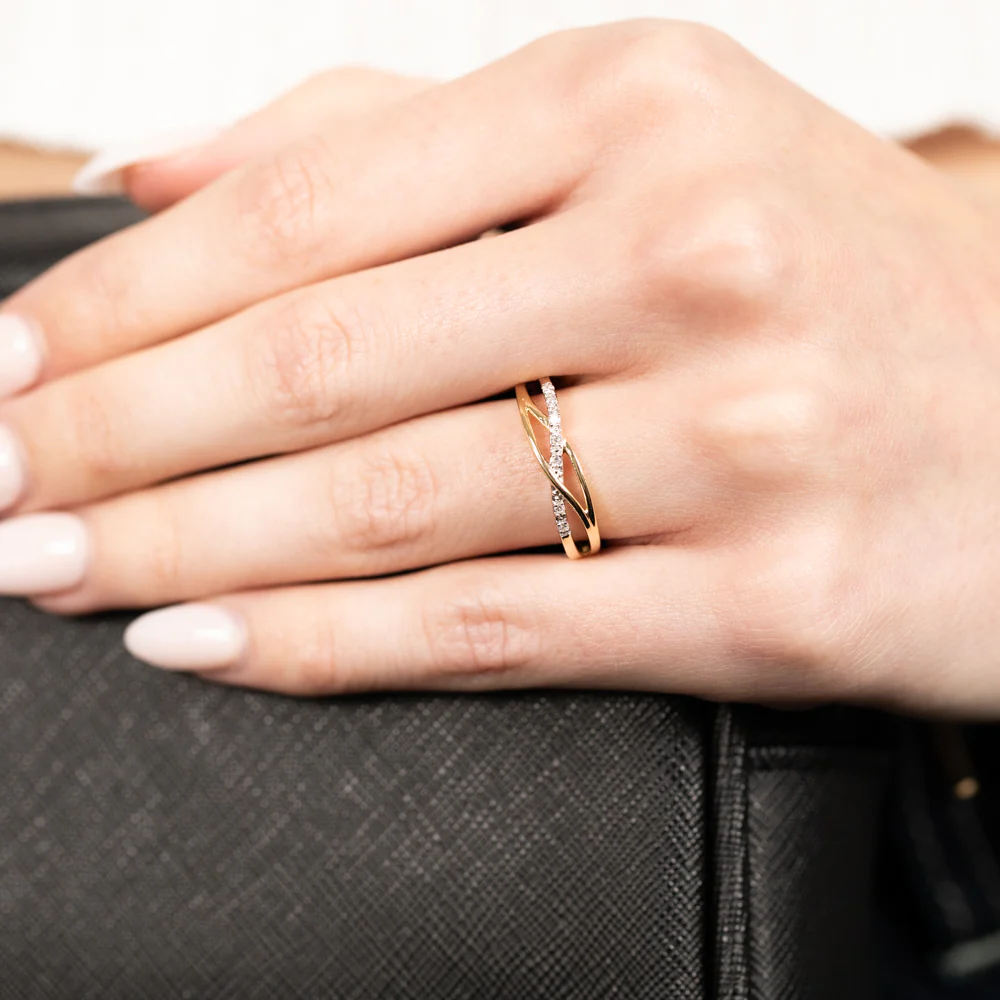 9ct Yellow Gold Luminesce Lab Grown Ring with 7 Diamonds - Image 4