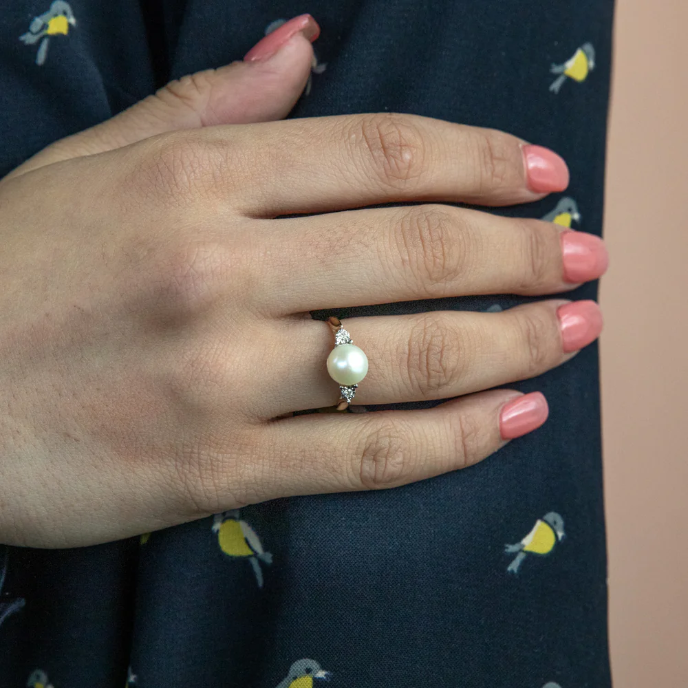 9ct Yellow Gold Magnificent 2 Diamonds + Pearl Ring - Image 2