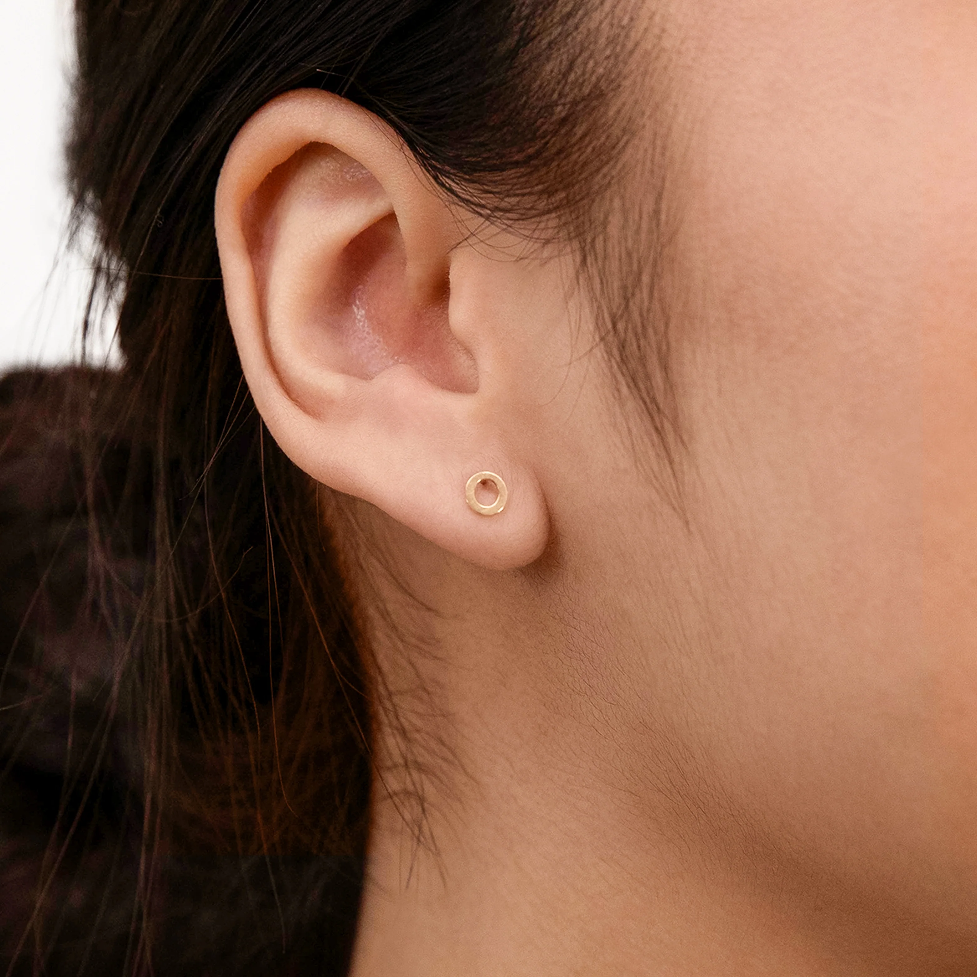 9ct Yellow Gold Mini Initial "O" Stud Earrings - Image 2