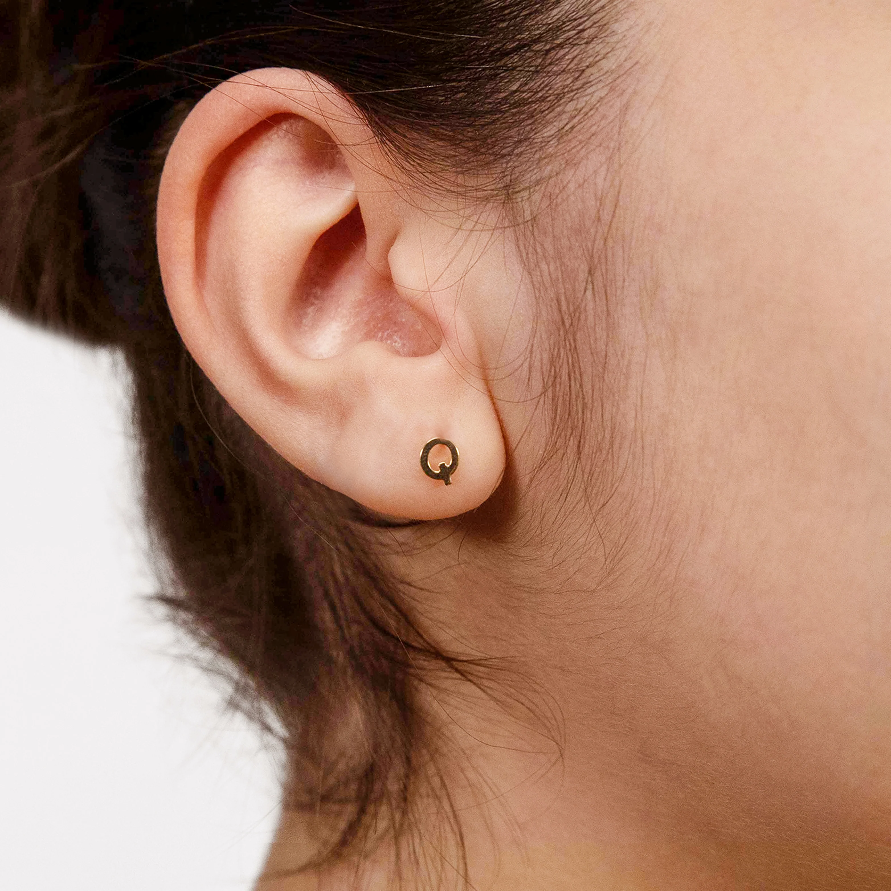 9ct Yellow Gold Mini Initial "Q" Stud Earring - Image 2