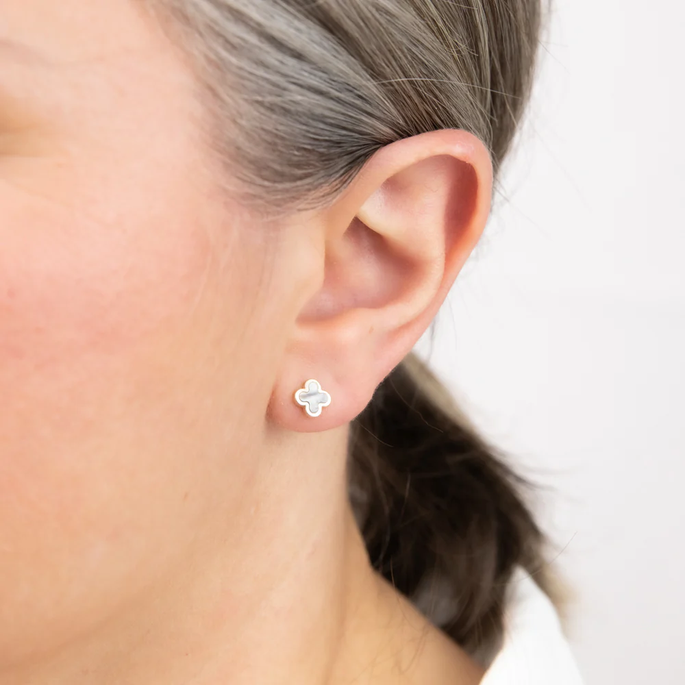 9ct Yellow Gold Mother of Pearl Studs Earrings - Image 2
