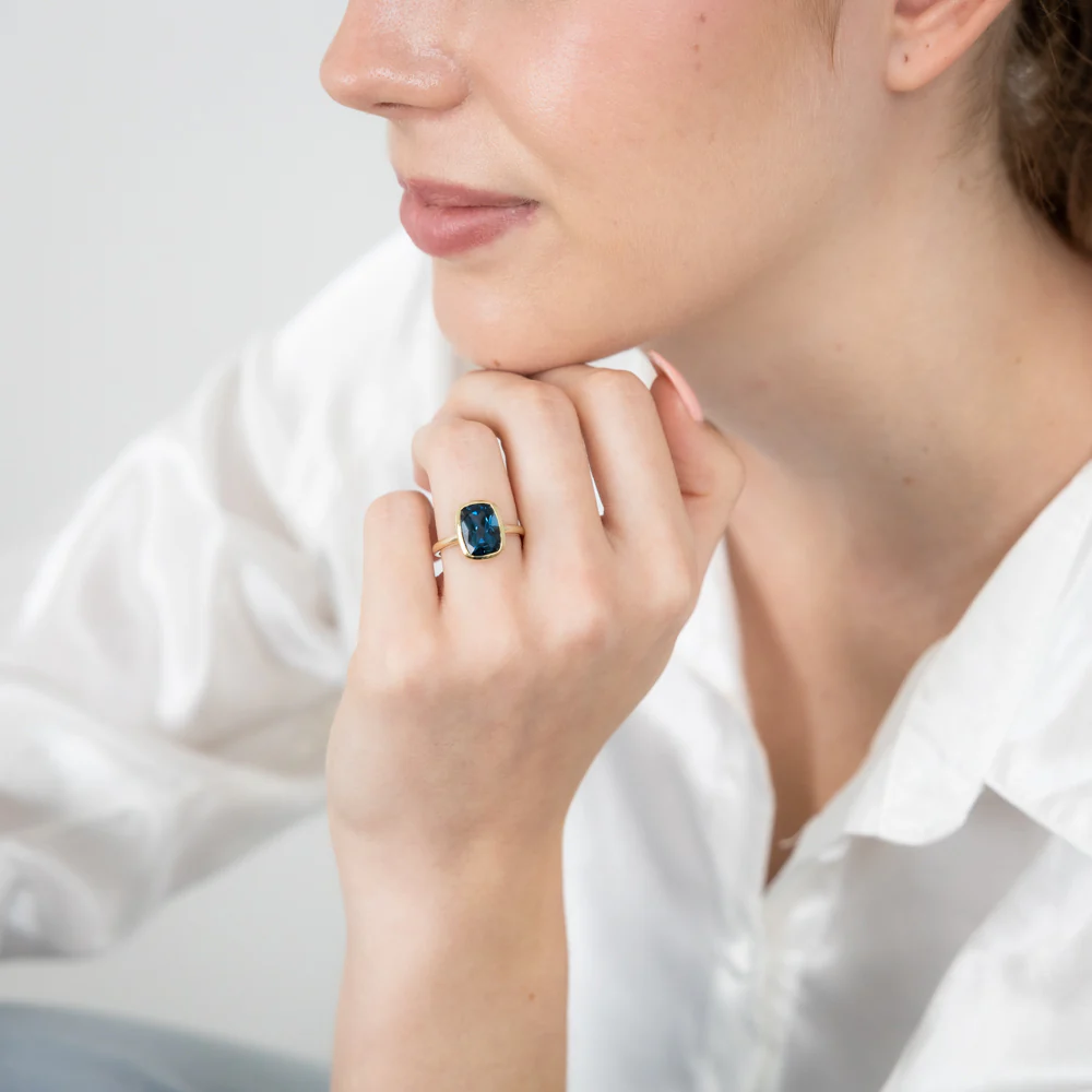 9ct Yellow Gold Natural London Blue Topaz Bezel Set Ring - Image 3