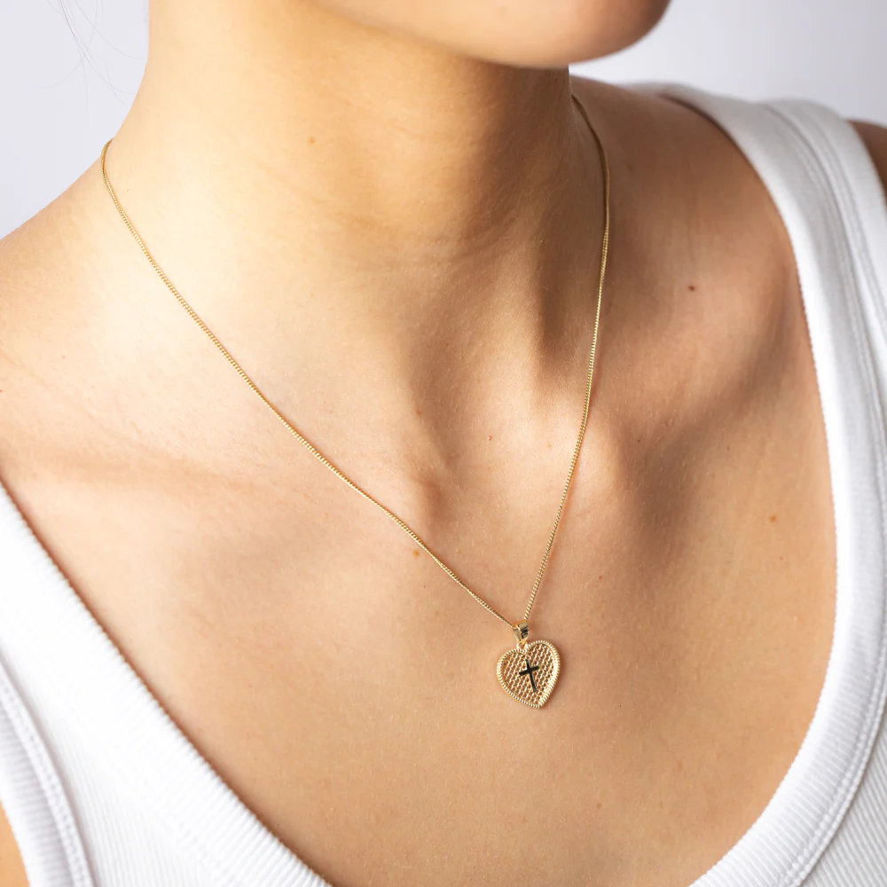 9ct Yellow Gold Patterned Heart Cross Pendant - Image 2