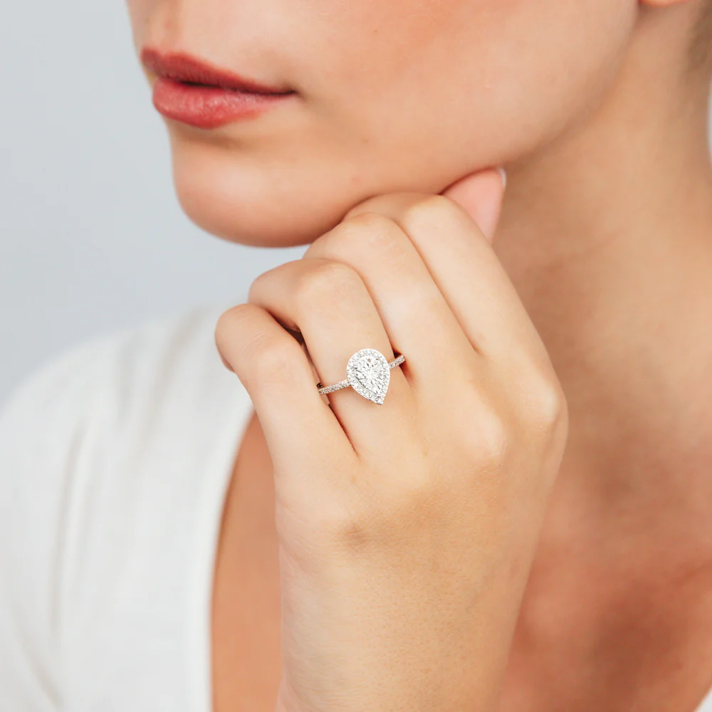 9ct Yellow Gold Pear Shaped Ring in 1/7 Carat Natural Diamonds - Image 3