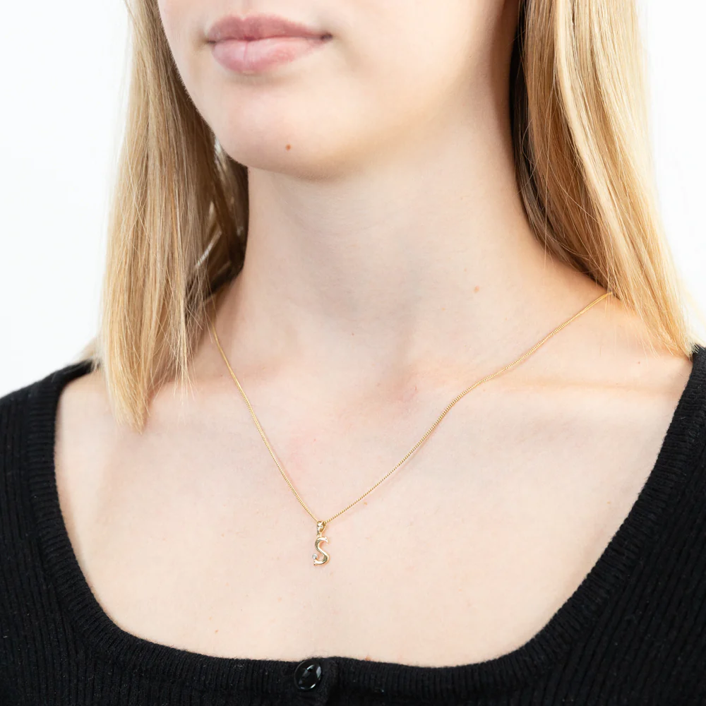 9ct Yellow Gold Pendant Initial S set with diamond - Image 2