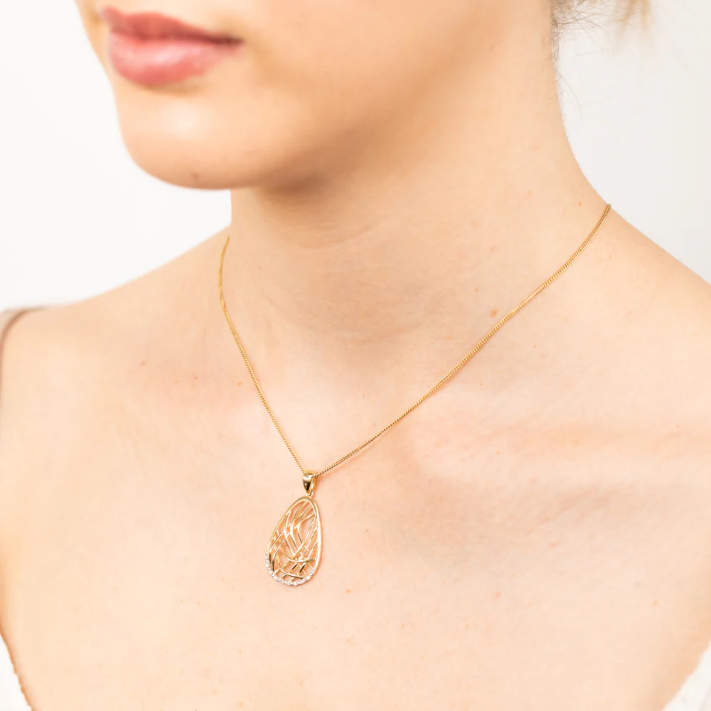 9ct Yellow Gold Pendant With 10 Brilliant Cut Diamonds - Image 2