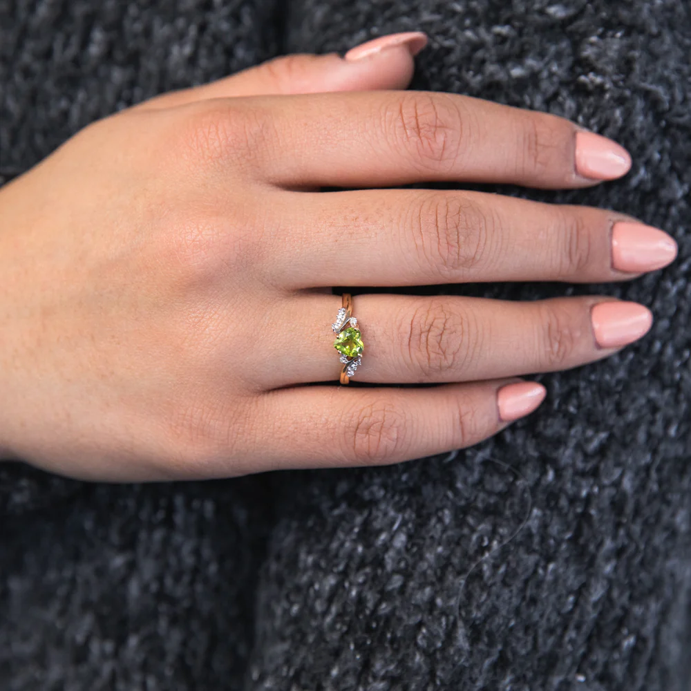 9ct Yellow Gold Peridot and Diamond Heart Ring - Image 2