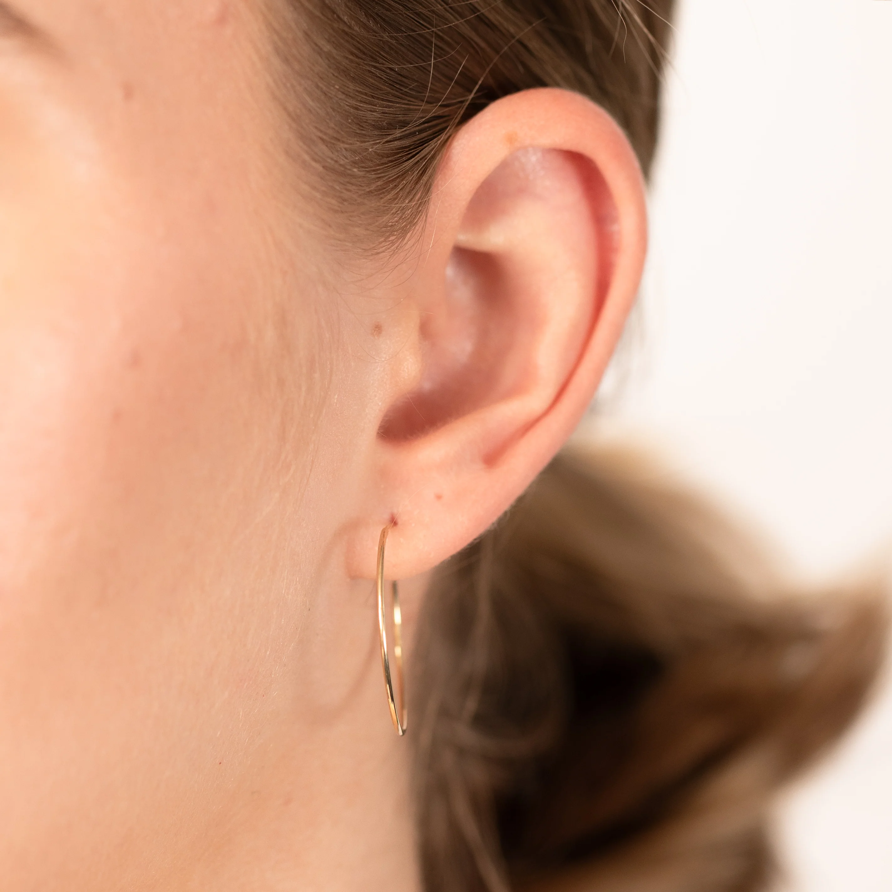 9ct Yellow Gold Plain 20mm Sleeper Earrings - Image 2