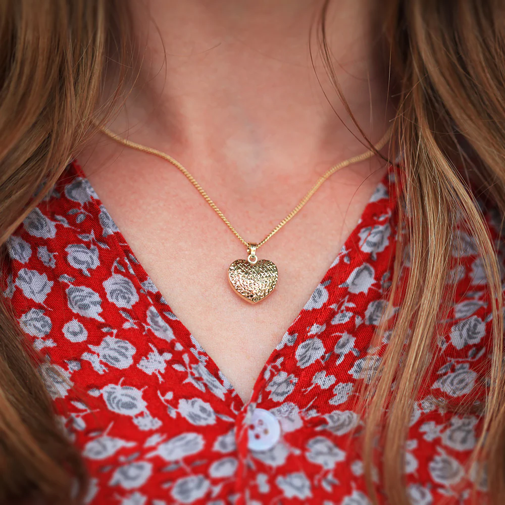 9ct Yellow Gold Scroll Heart Pendant - Image 3