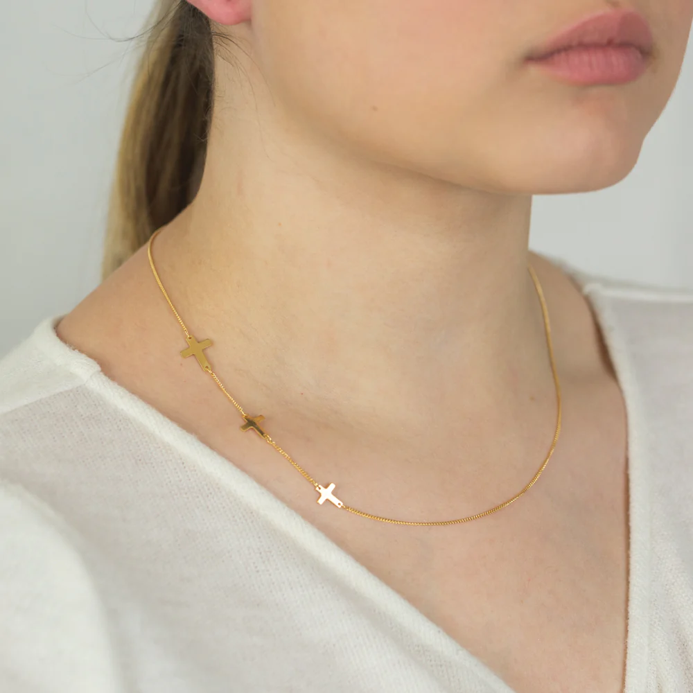 9ct Yellow Gold Silver Filled 45cm Sideway Necklace With Three Crosses - Image 3