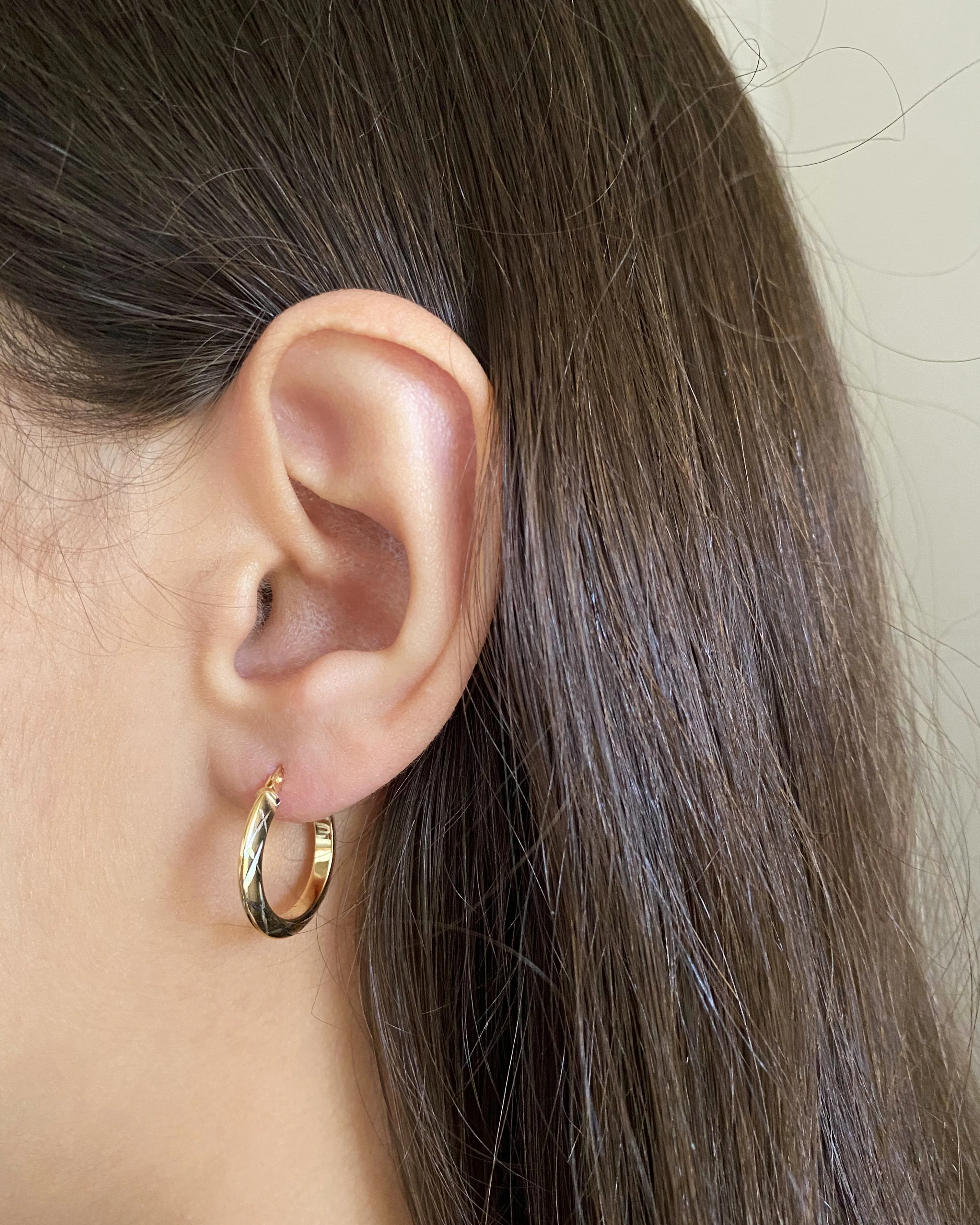 9ct Yellow Gold Silver Filled Criss Cross Diamond Cut 15mm Hoops Earrings - Image 2