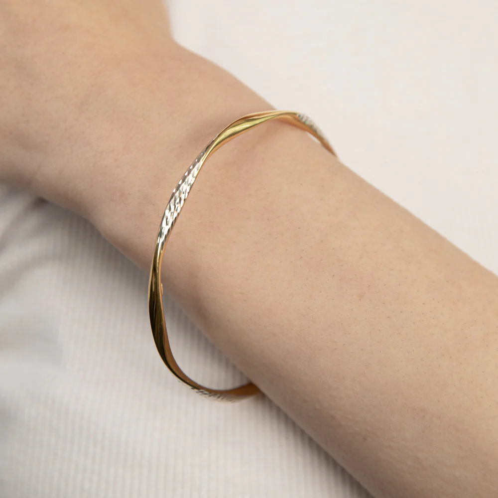 9ct Yellow Gold Silver Filled Dia Cut 65mm Bangle - Image 3