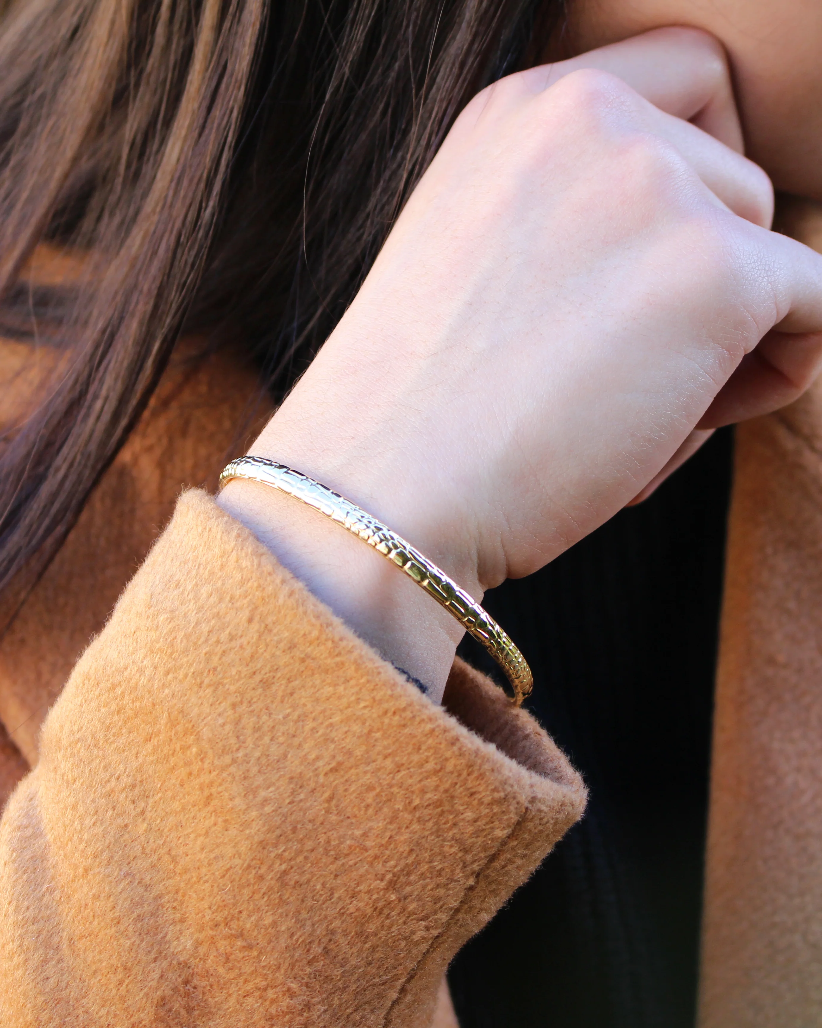 9ct Yellow Gold Silver Filled Diamond Cut Bangle - Image 3