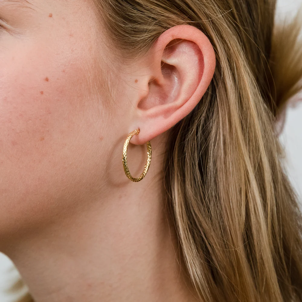 9ct Yellow Gold Silverfilled Diamond Cut 20mm Hoop Earrings - Image 2