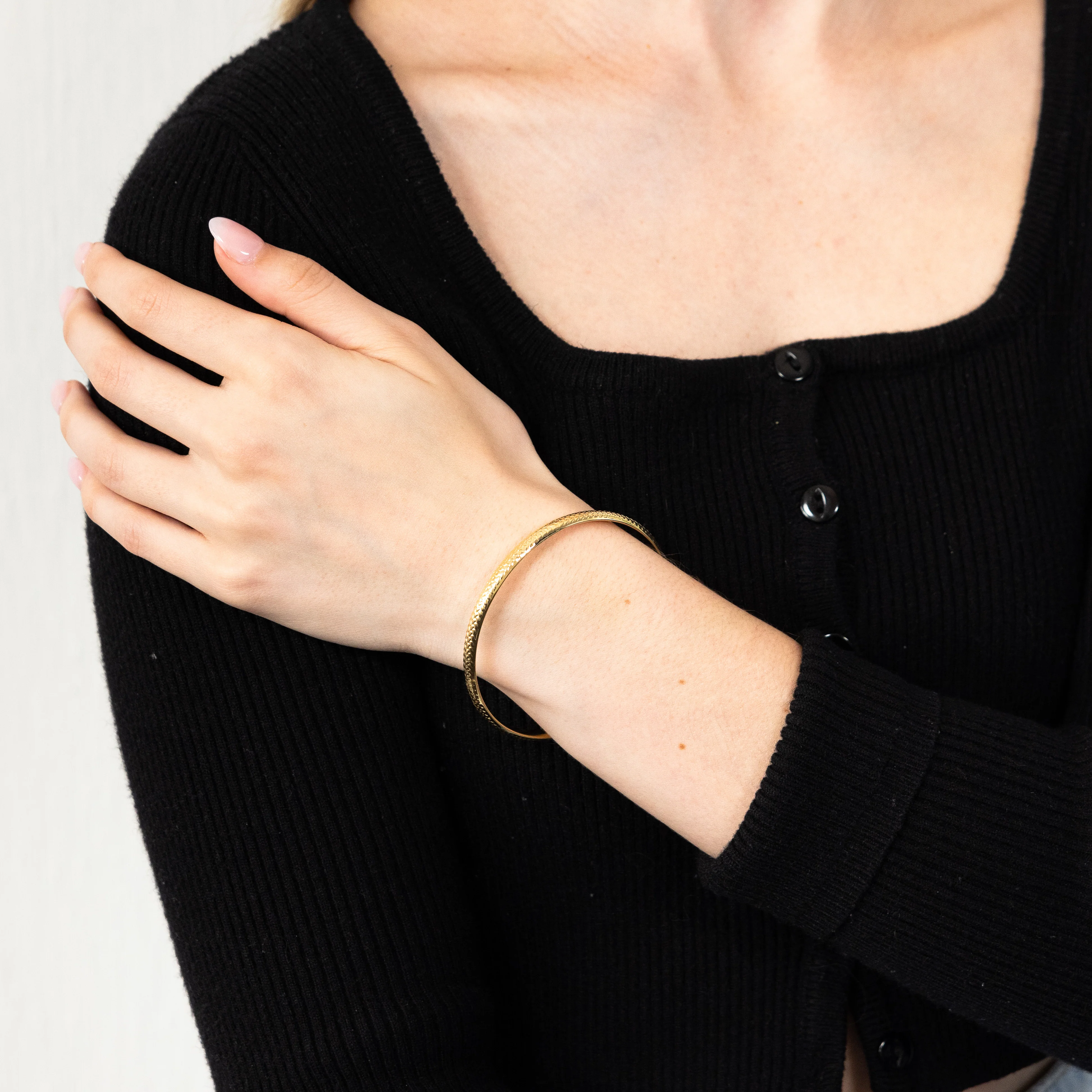 9ct Yellow Gold Silverfilled Fancy Half Round Patterned Bangle - Image 2