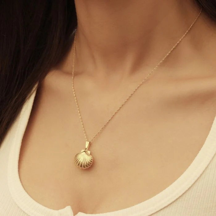 9ct Yellow Gold Silverfilled Large Shell Pendant with 20 Gauge 45cm Chain - Image 2