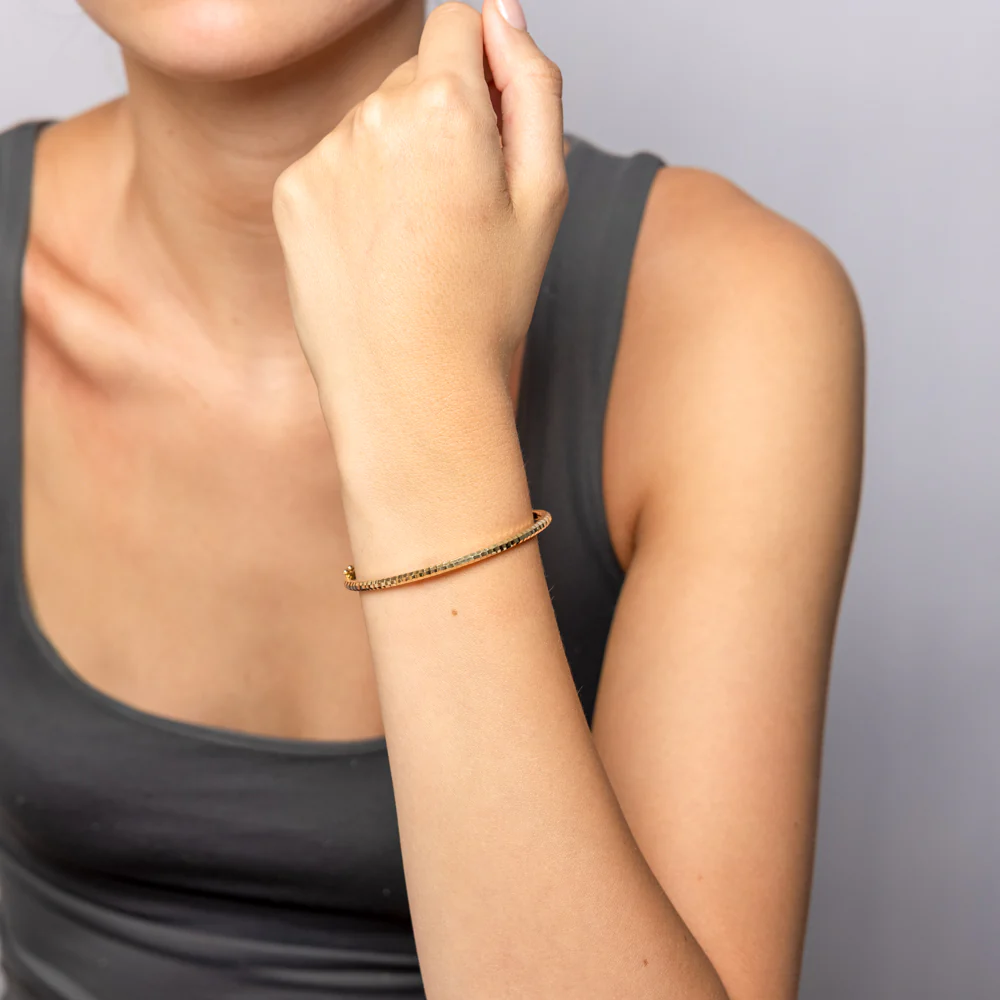 9ct Yellow Gold Silverfilled Textured Bangle - Image 2