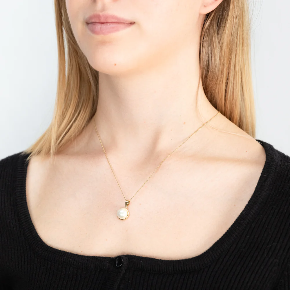 9ct Yellow Gold Simulated 9mm Pearl Pendant - Image 2