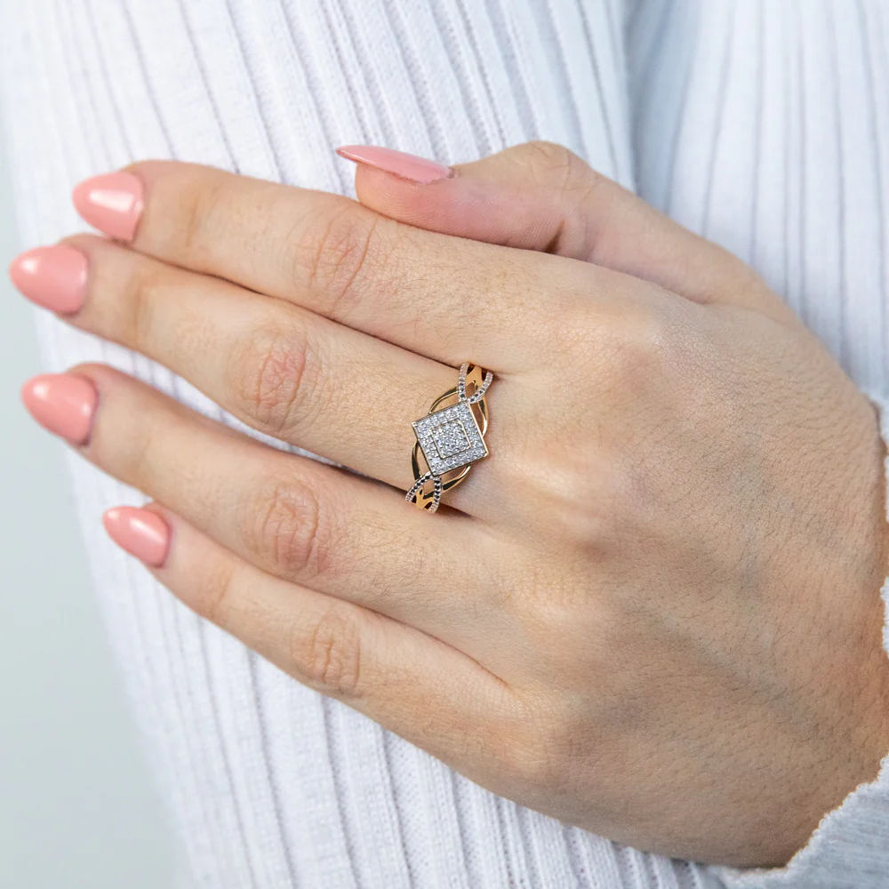 9ct Yellow Gold Split Shank Diamond Ring with 33 Brilliant Cut Diamonds - Image 2