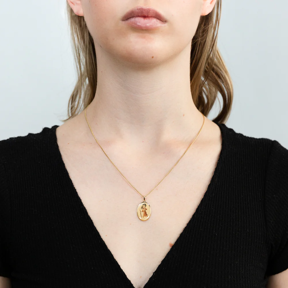 9ct Yellow Gold St Christopher Oval With Inscription On the Back Pendant - Image 2