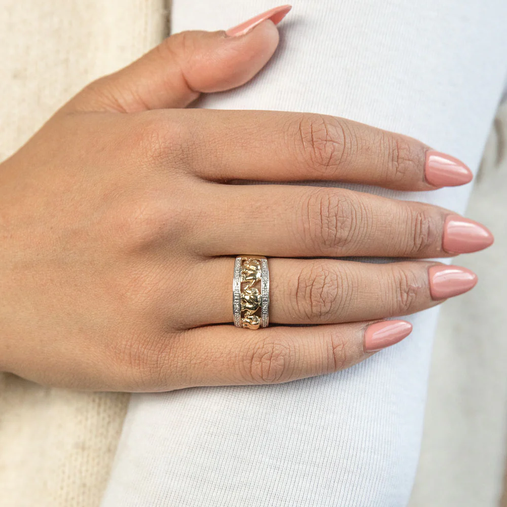 9ct Yellow Gold Stunning Elephant Diamond Ring - Image 3