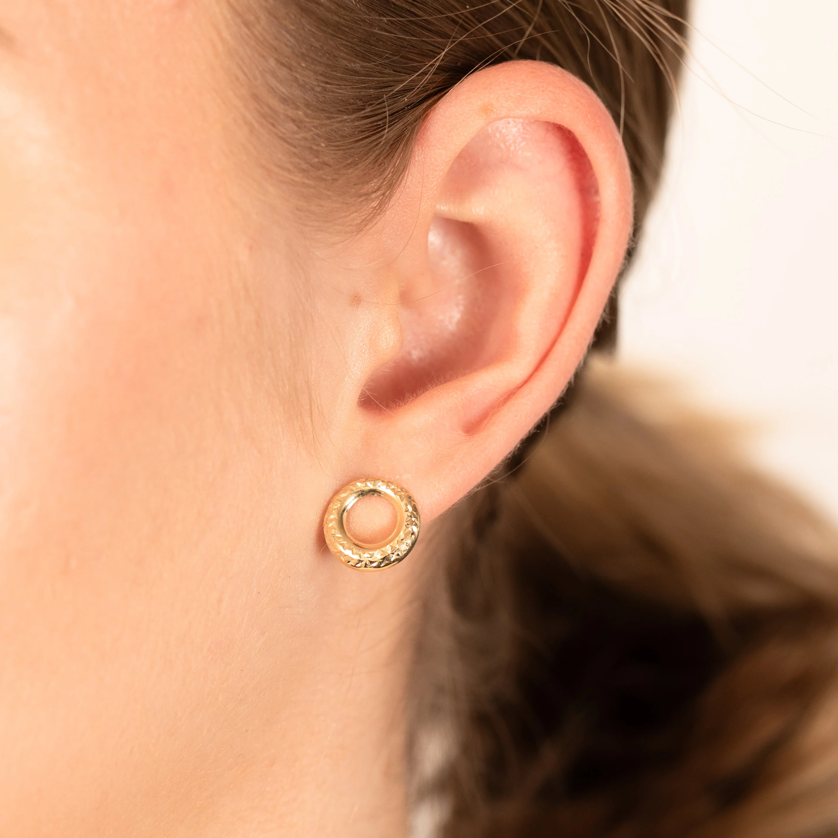 9ct Yellow Gold Textured Circle Of Life Stud Earrings - Image 2