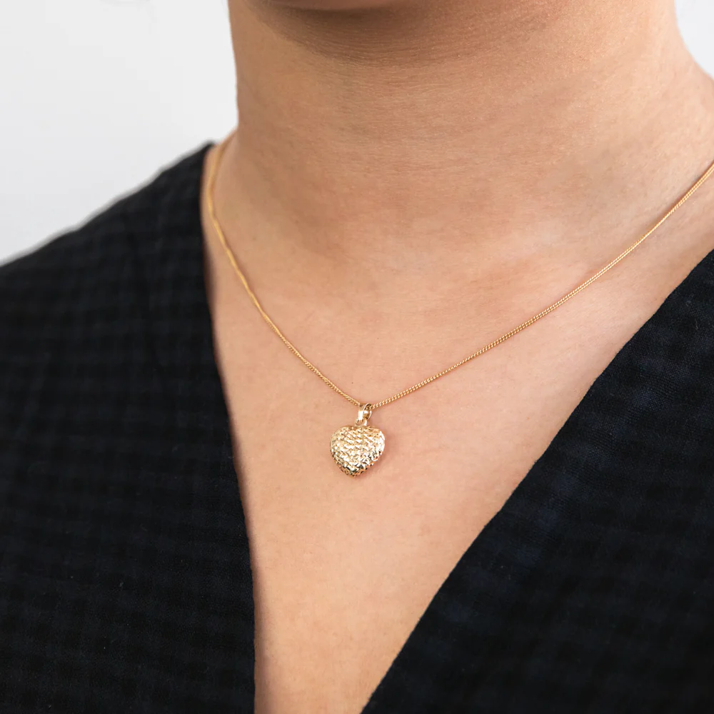 9ct Yellow Gold Textured Diamond Cut Heart Pendant - Image 2