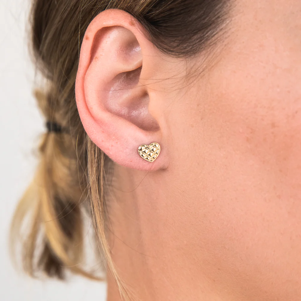 9ct Yellow Gold Textured Heart Stud Earrings - Image 2