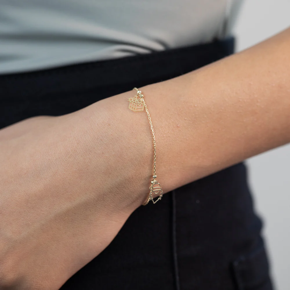 9ct Yellow Gold Three Christmas Charm Bracelet - Image 4
