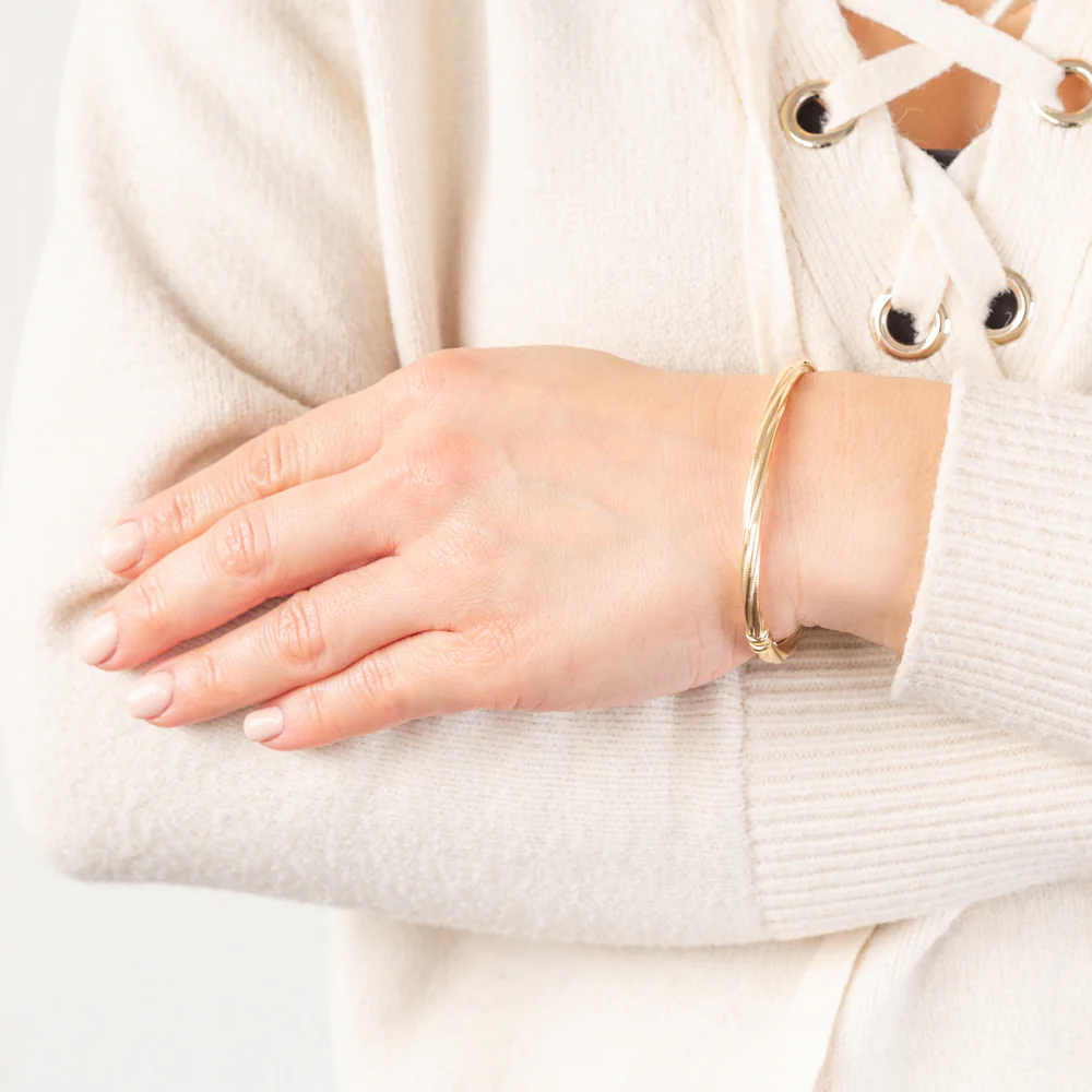 9ct Yellow Gold Twisted Tube Hinged Bangle - Image 2