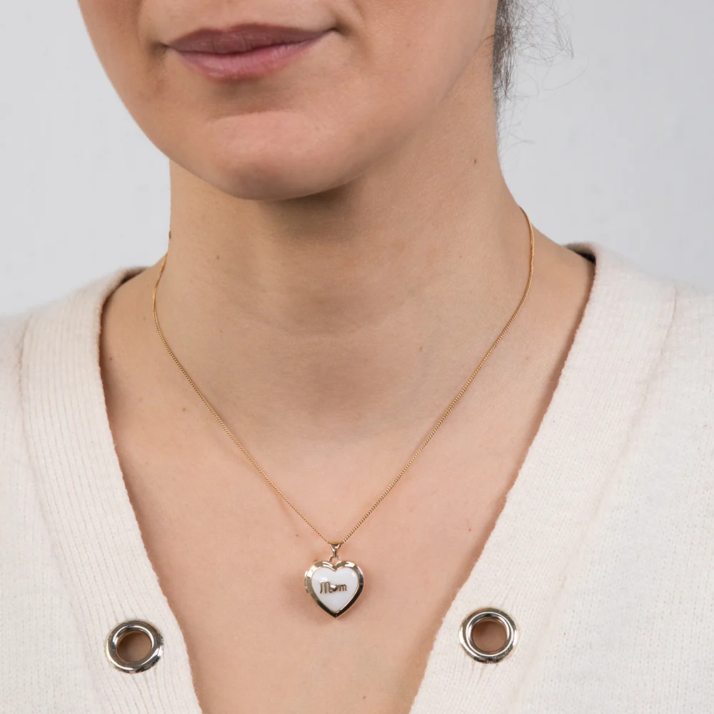 9ct Yellow Gold White Agate Mum Locket - Image 3