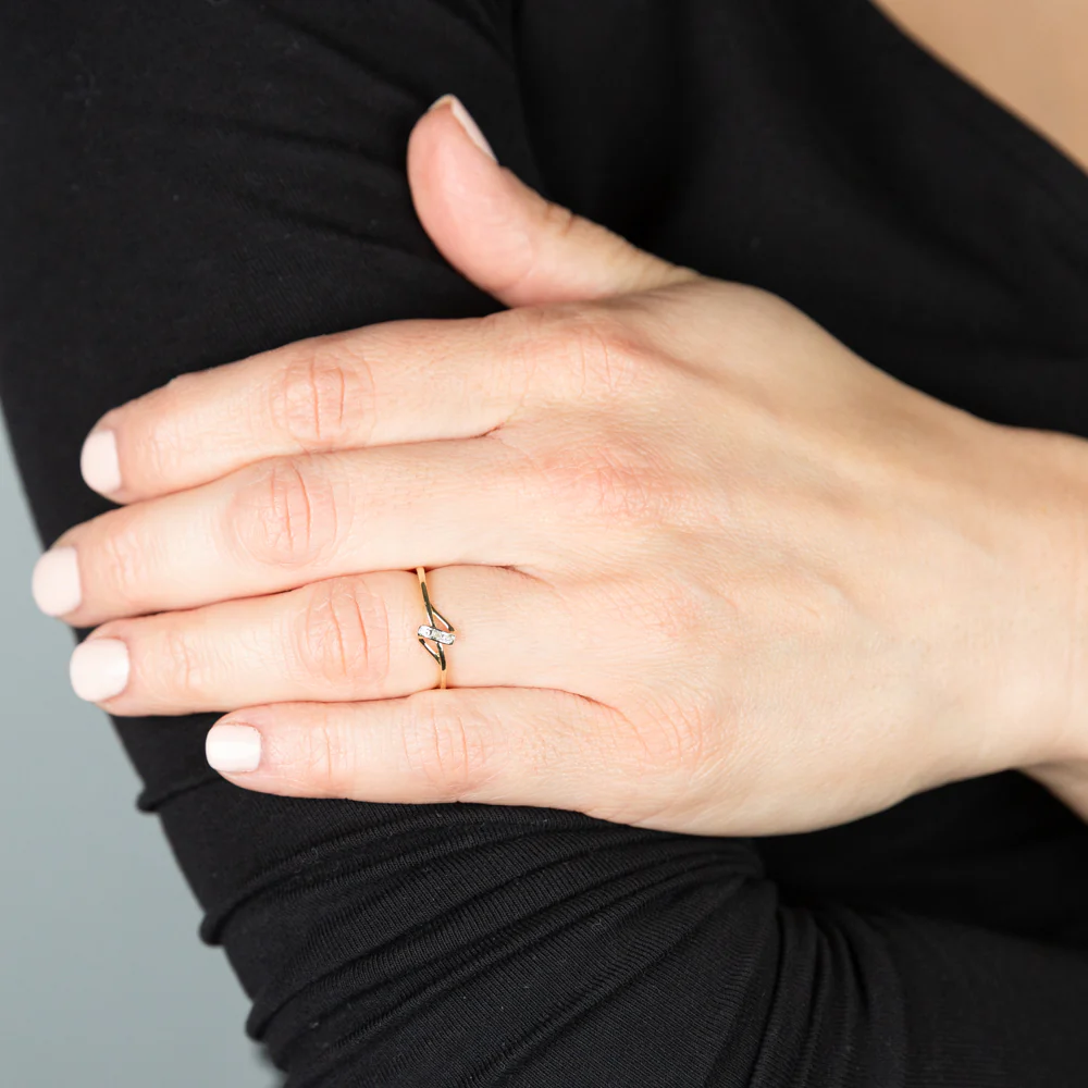 9ct Yellow Gold With 1 Brilliant Cut Diamond Ring - Image 3