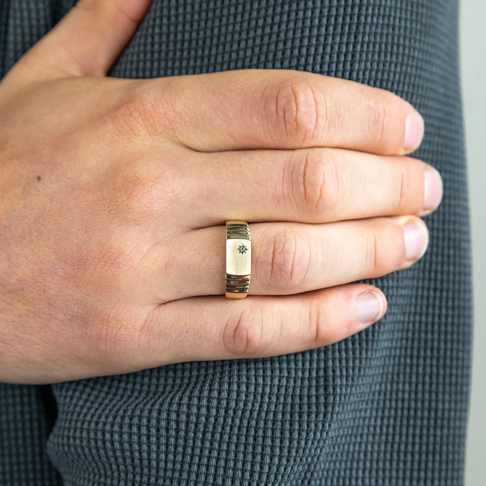9ct Yellow Gold Zirconia Gents Signet Ring - Image 3