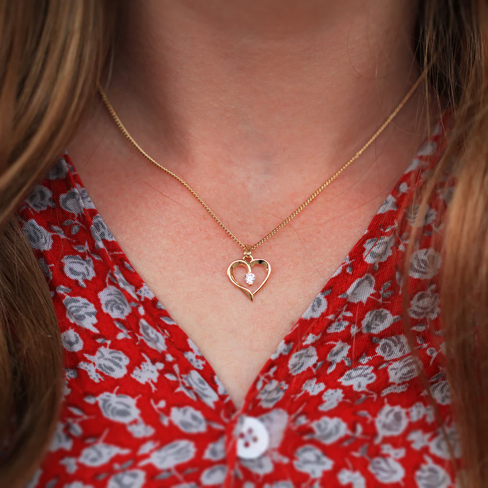 9ct Yellow Gold Zirconia Heart Pendant - Image 3