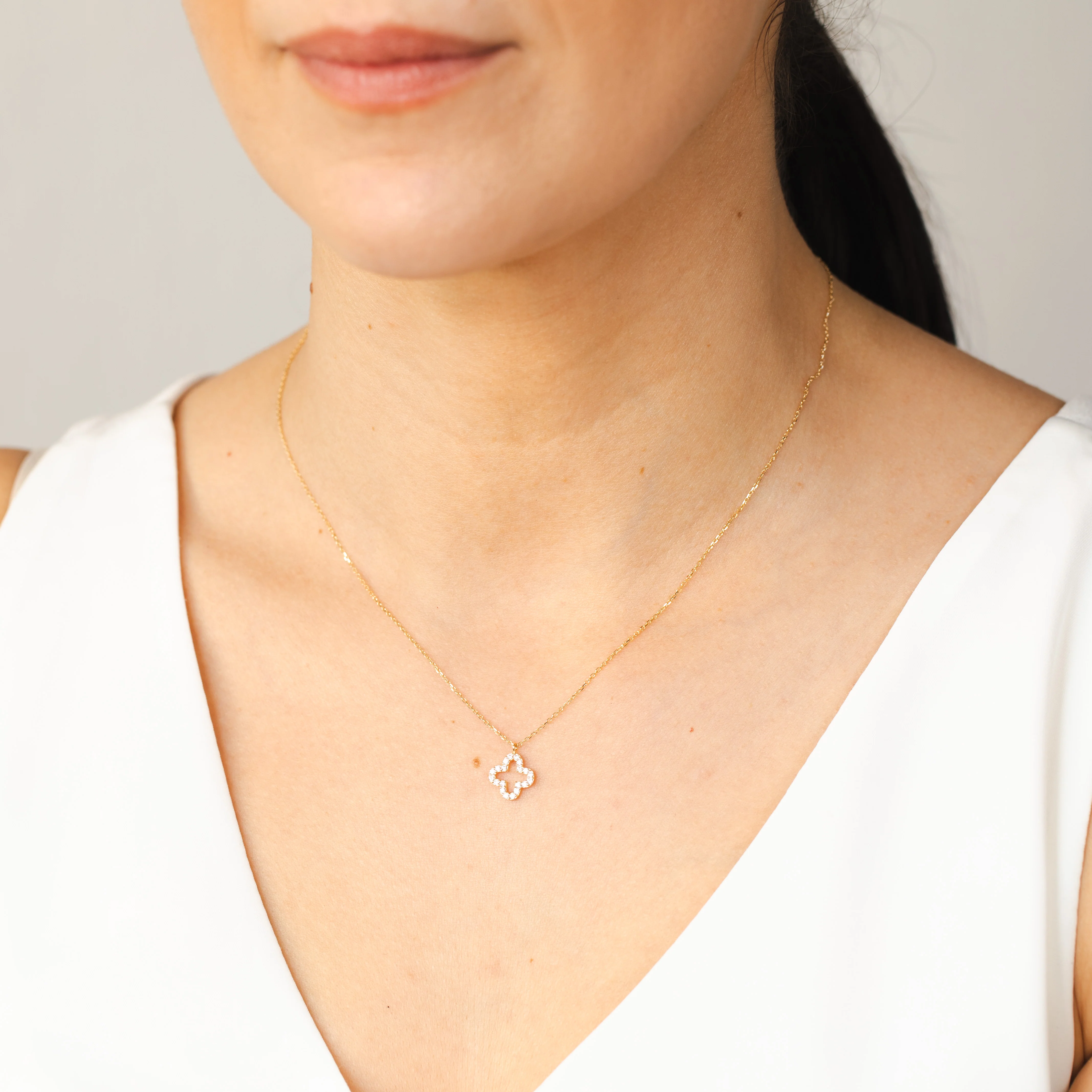 9ct Yellow Gold Zirconia Open Flower Pendant On Chain - Image 2