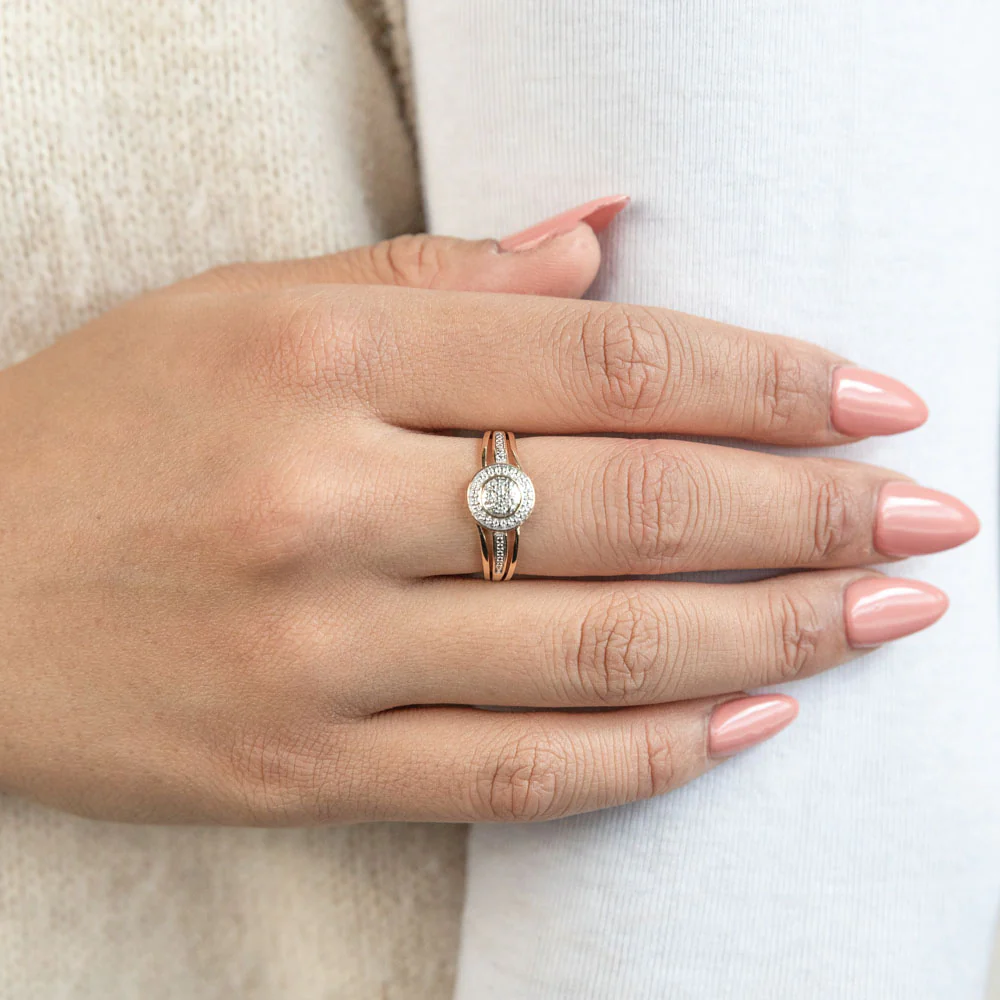 Alluring 9ct Yellow Gold Diamond Ring - Image 3