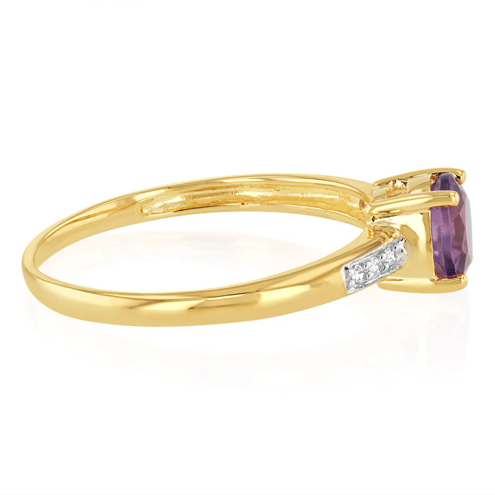 Amethyst & Zirconia Ring in 9ct Yellow Gold - Image 2